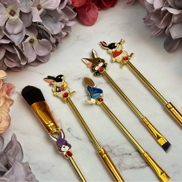 Alice in Wonderland Gold 5 Piece Makeup Brush Set - Picture 11 of 16